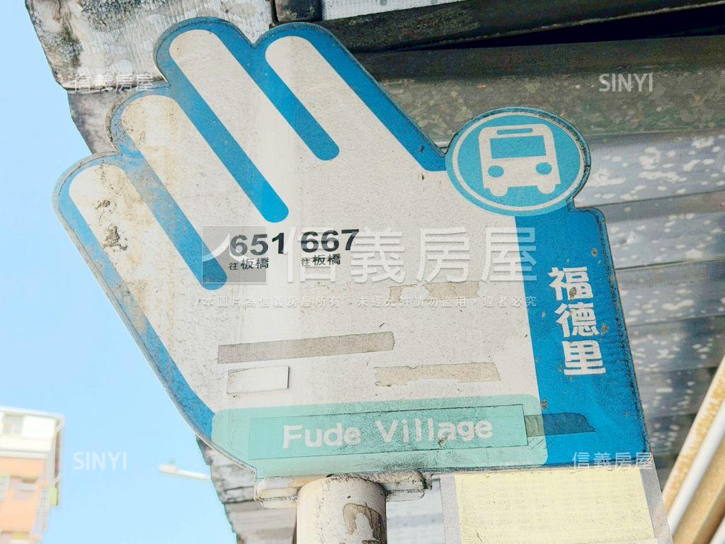 忠孝大面寬角間金店面房屋室內格局與周邊環境