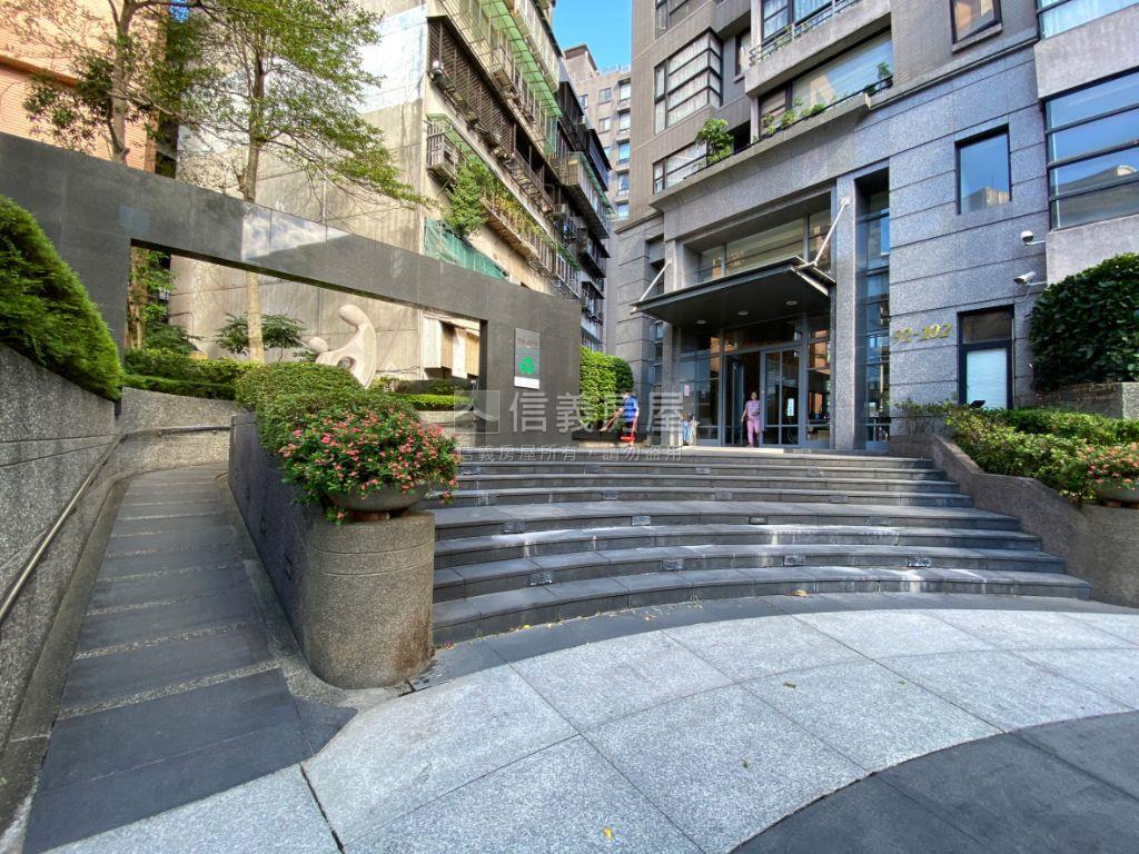 文心邊間阿曼星雲買代尋房屋室內格局與周邊環境
