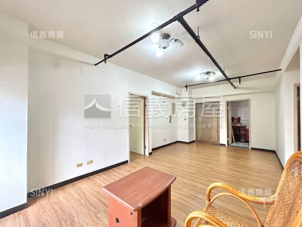 低總價首購族國安國宅房屋室內格局與周邊環境