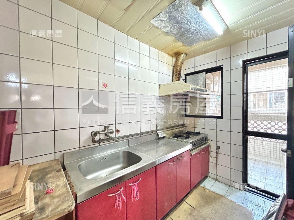 低總價首購族國安國宅房屋室內格局與周邊環境