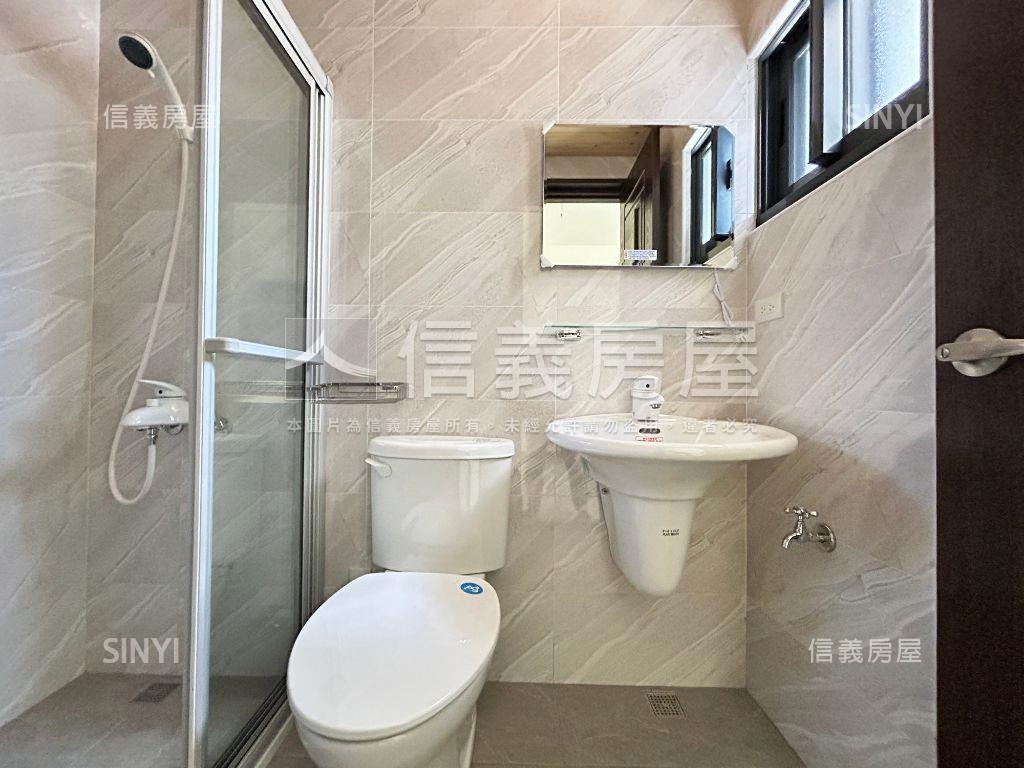 全新未住車庫別墅房屋室內格局與周邊環境