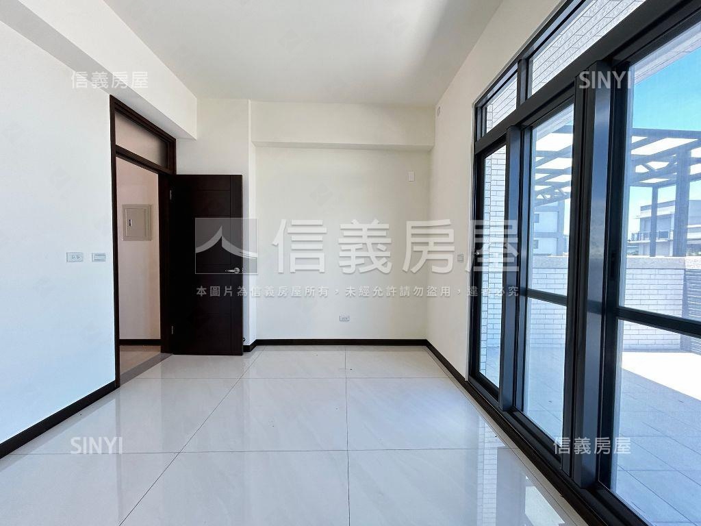 全新未住車庫別墅房屋室內格局與周邊環境