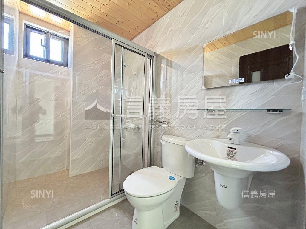全新未住車庫別墅房屋室內格局與周邊環境