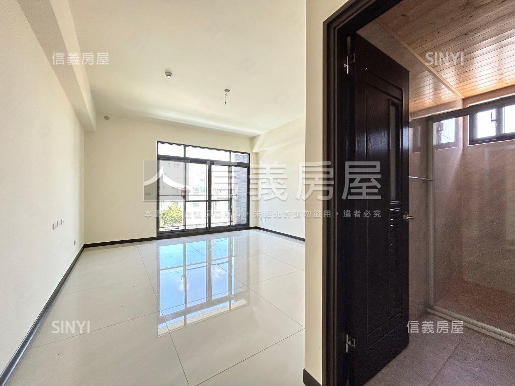 全新未住車庫別墅房屋室內格局與周邊環境