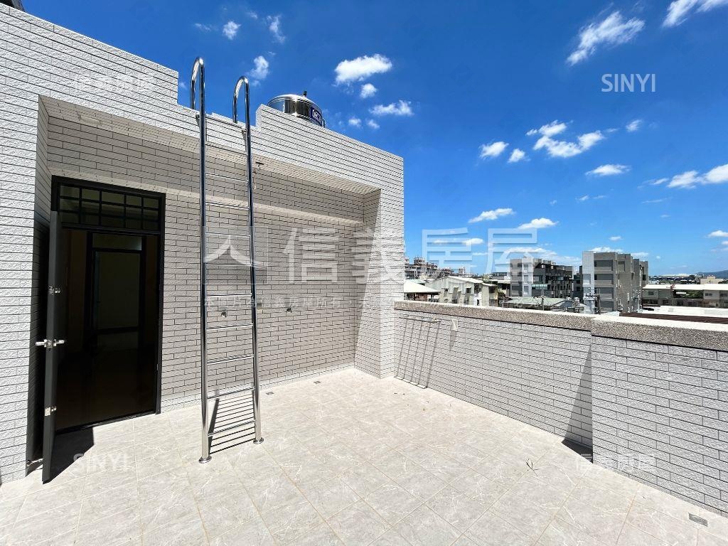 全新未住車庫別墅房屋室內格局與周邊環境