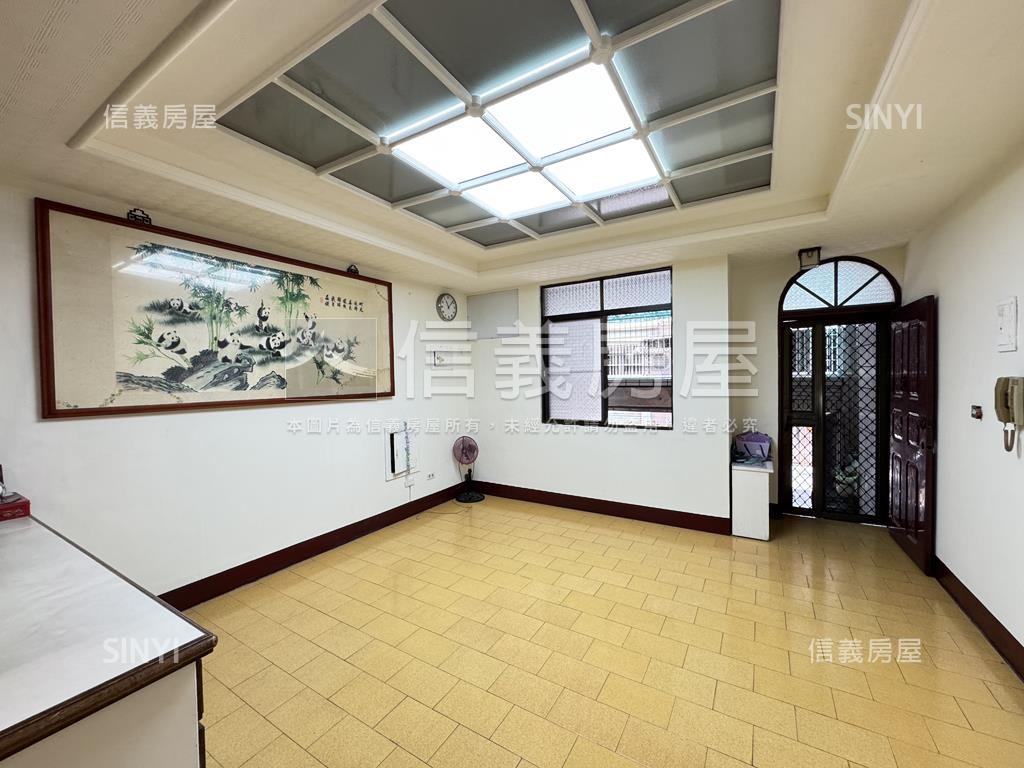 瑞隆衛武營正四樓採光車墅房屋室內格局與周邊環境