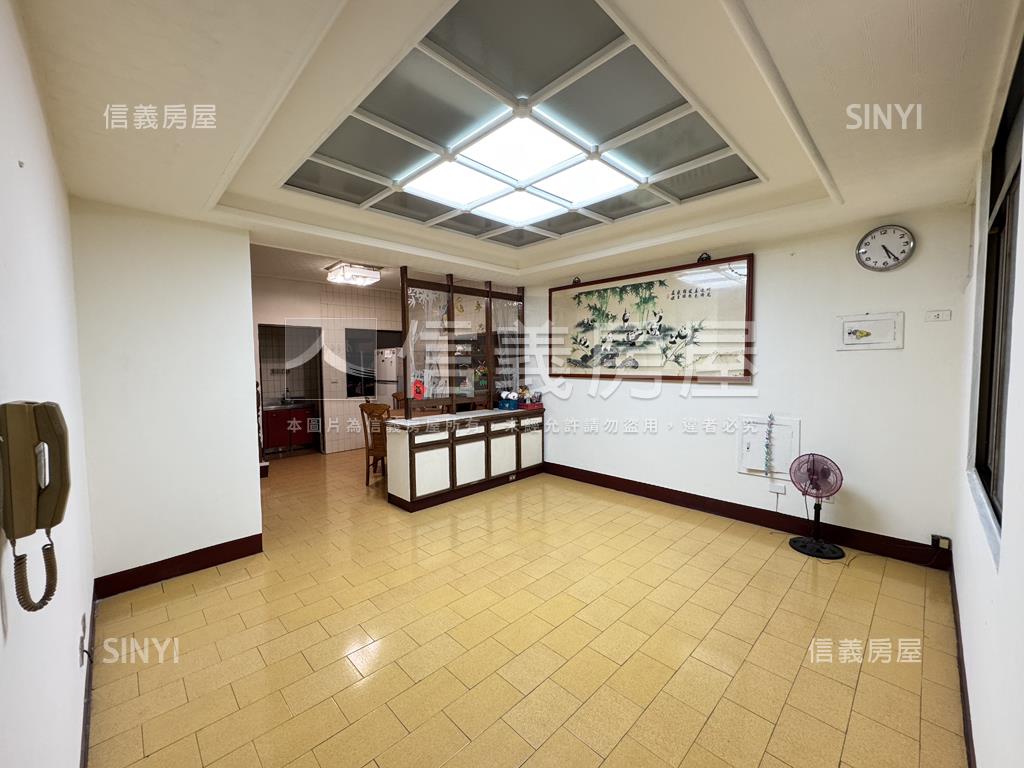 瑞隆衛武營正四樓採光車墅房屋室內格局與周邊環境