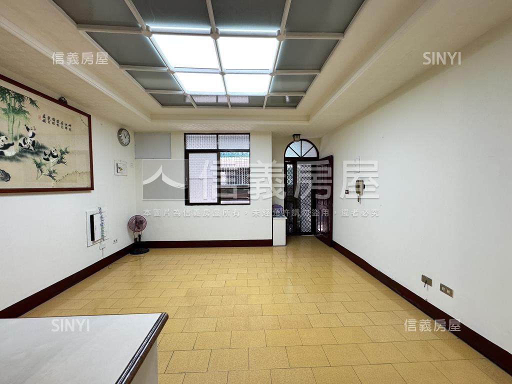 瑞隆衛武營正四樓採光車墅房屋室內格局與周邊環境