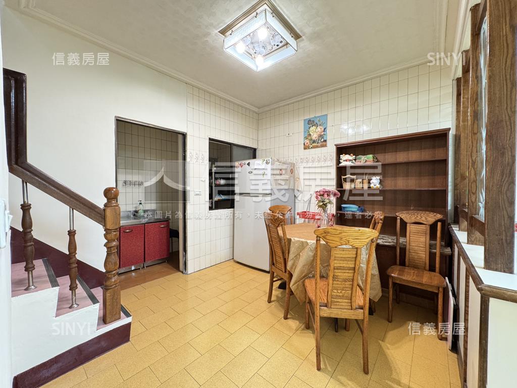 瑞隆衛武營正四樓採光車墅房屋室內格局與周邊環境