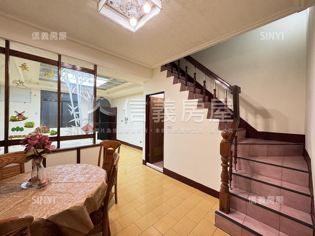 瑞隆衛武營正四樓採光車墅房屋室內格局與周邊環境