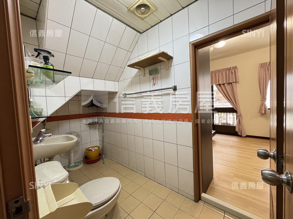 瑞隆衛武營正四樓採光車墅房屋室內格局與周邊環境