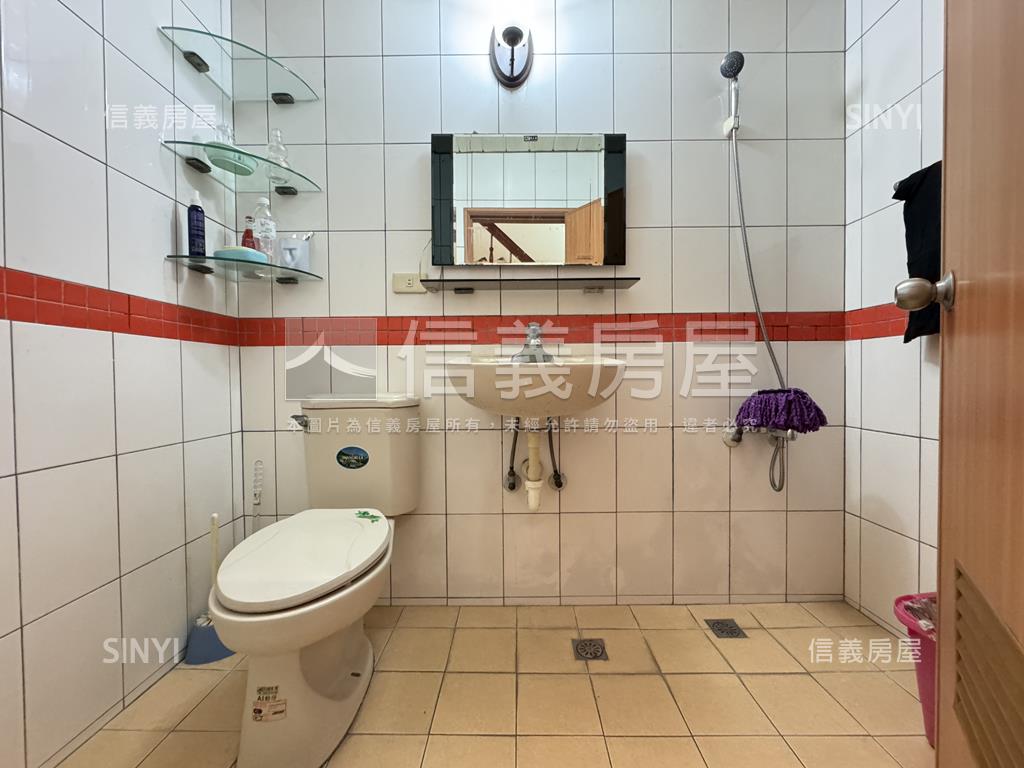 瑞隆衛武營正四樓採光車墅房屋室內格局與周邊環境