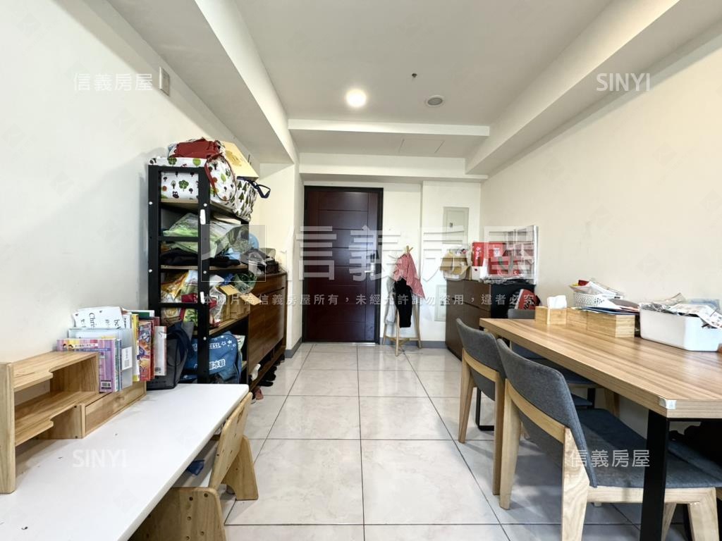 屋齡十年內超讚三房平車房屋室內格局與周邊環境