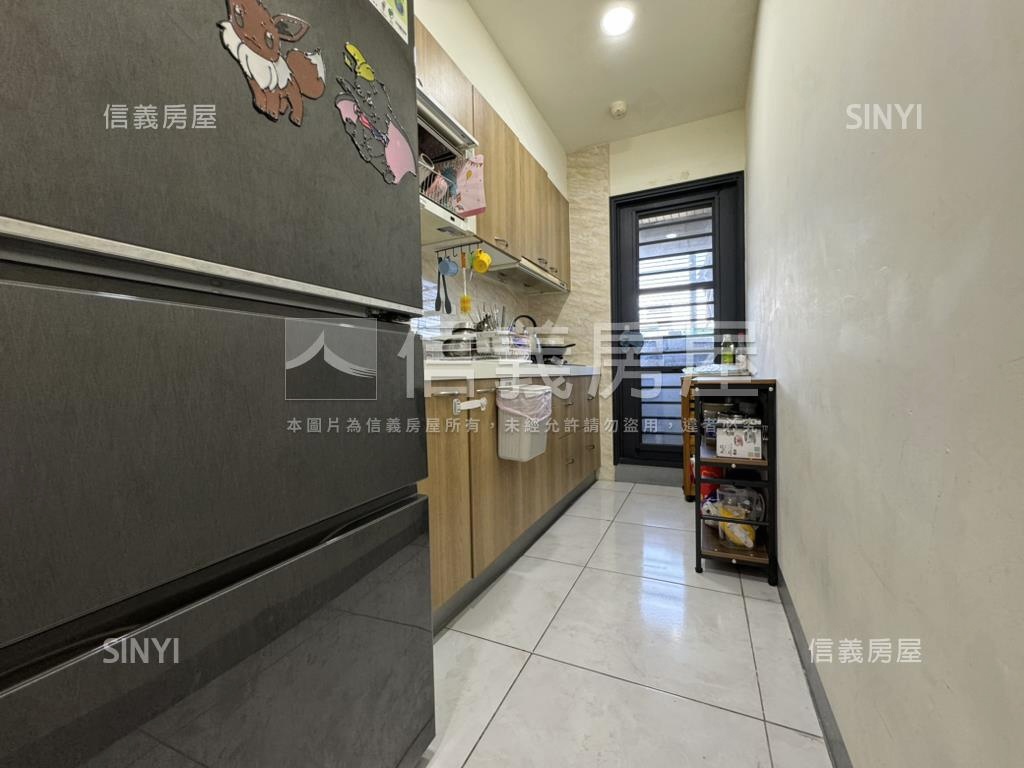 屋齡十年內超讚三房平車房屋室內格局與周邊環境