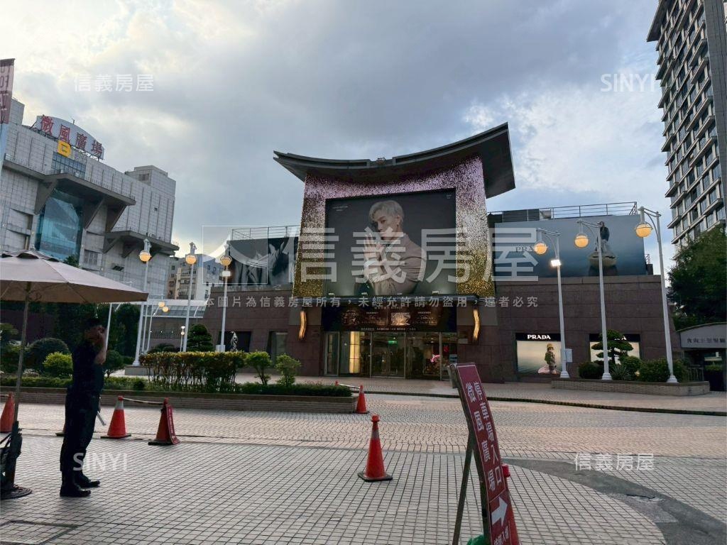 敦化南路一段深白車位房屋室內格局與周邊環境