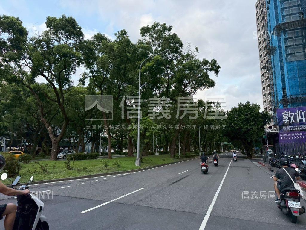 敦化南路一段深白車位房屋室內格局與周邊環境