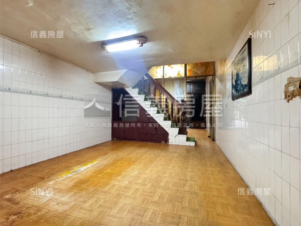 五甲福誠國小旁騎樓透天房屋室內格局與周邊環境