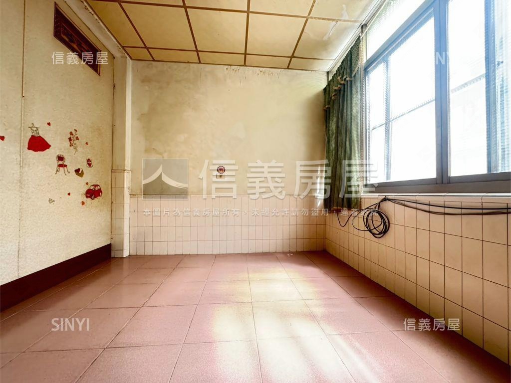 五甲福誠國小旁騎樓透天房屋室內格局與周邊環境