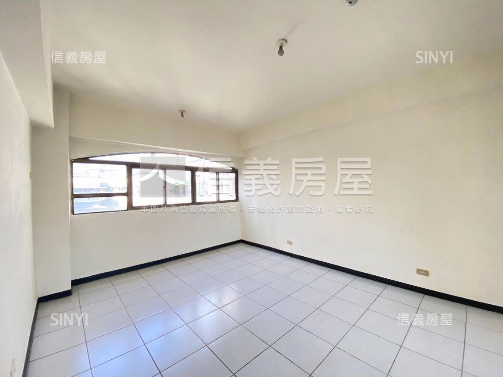 加蒂御林園三房車位房屋室內格局與周邊環境