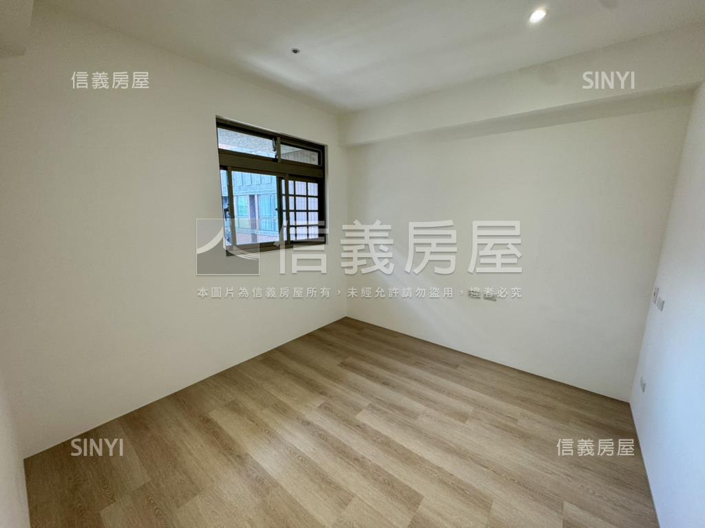 新站國寶三房車位房屋室內格局與周邊環境