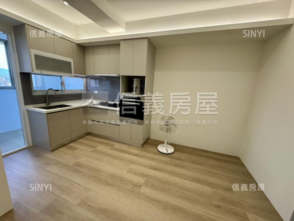 新站國寶三房車位房屋室內格局與周邊環境