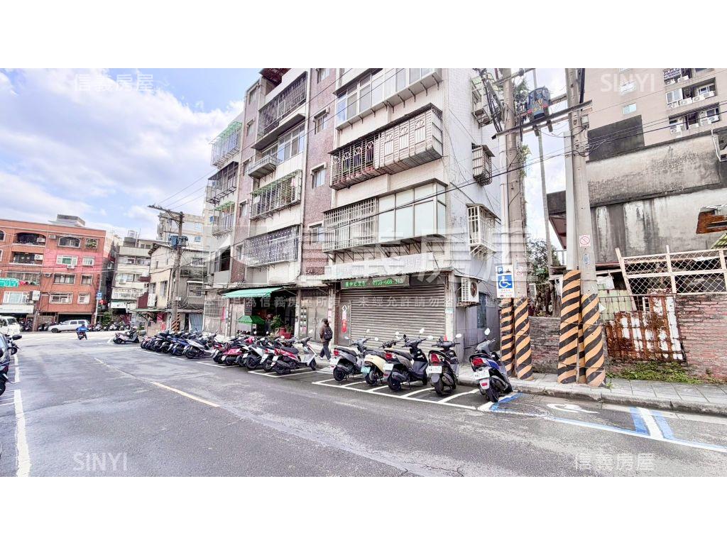 近捷運邊間二樓美寓房屋室內格局與周邊環境