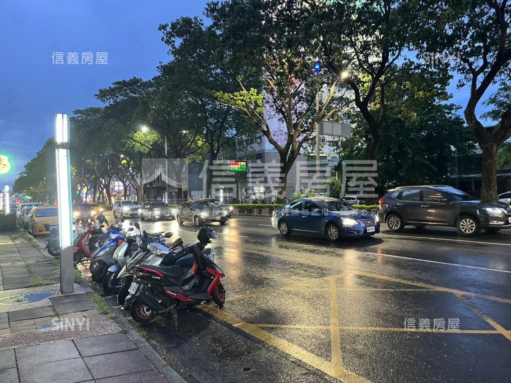 中正一路角窗大面寬店霸房屋室內格局與周邊環境