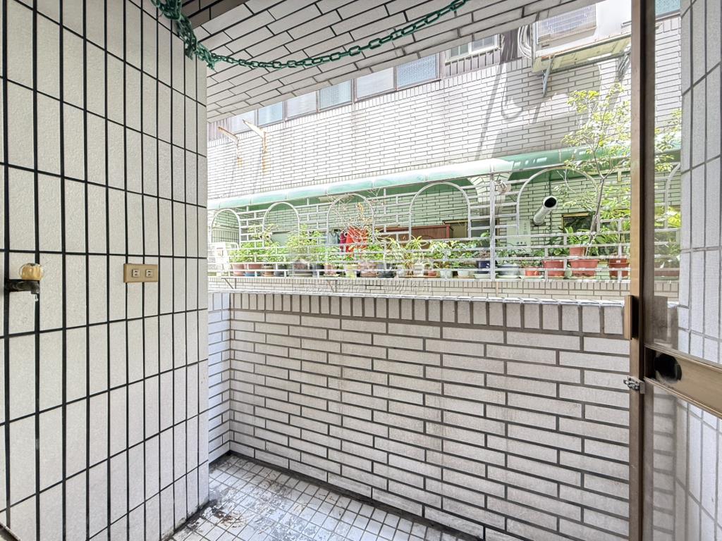 近文心捷運大四房車位房屋室內格局與周邊環境