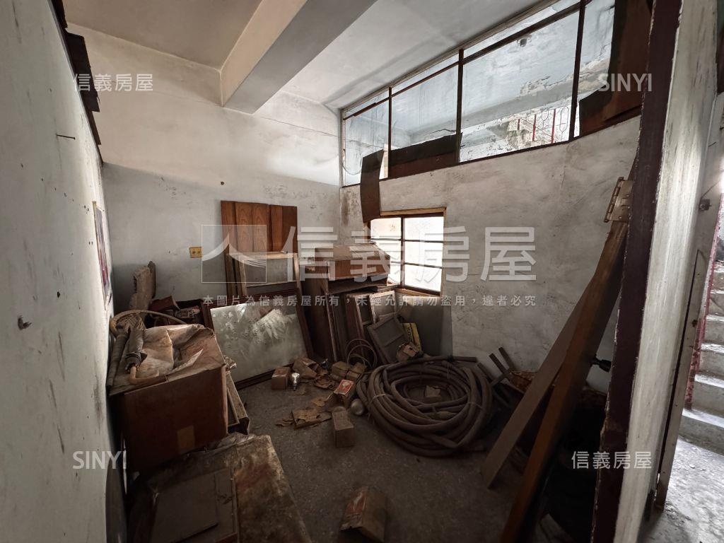 中央公園大地坪雙透天房屋室內格局與周邊環境