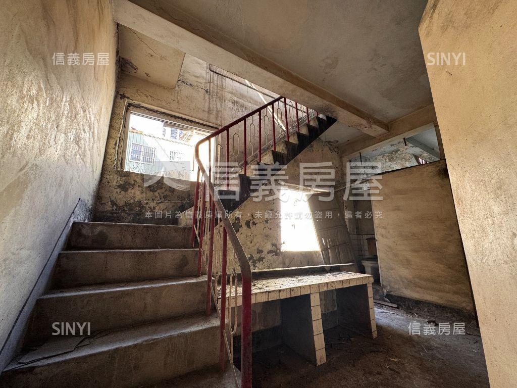 中央公園大地坪雙透天房屋室內格局與周邊環境