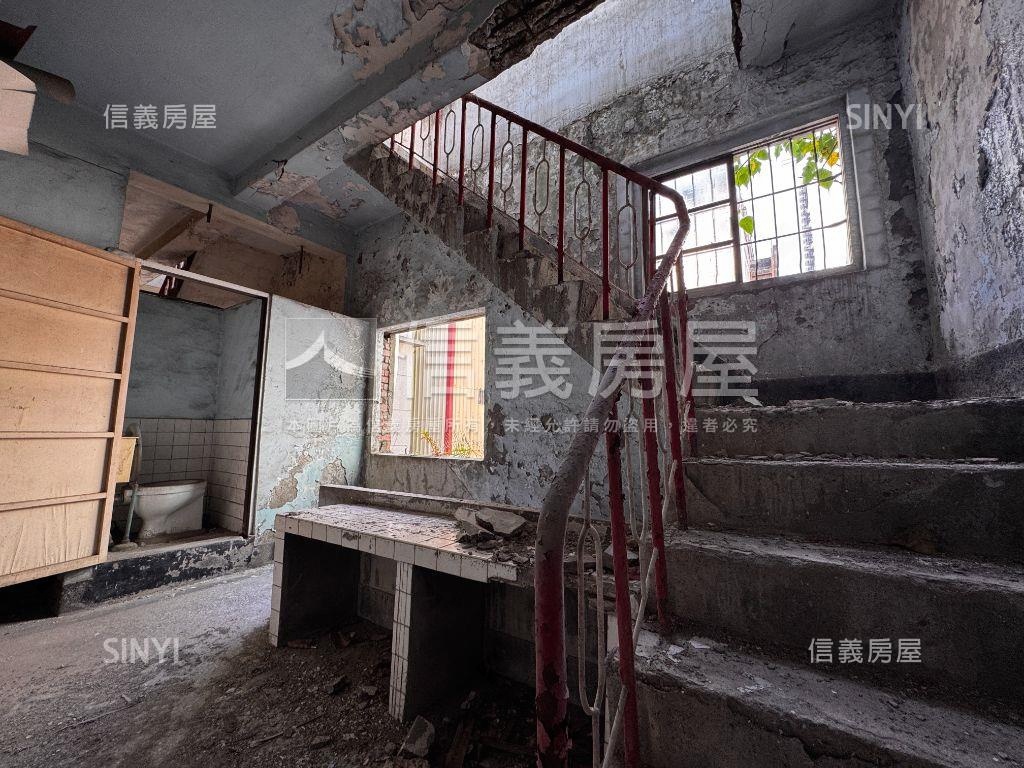 中央公園大地坪雙透天房屋室內格局與周邊環境