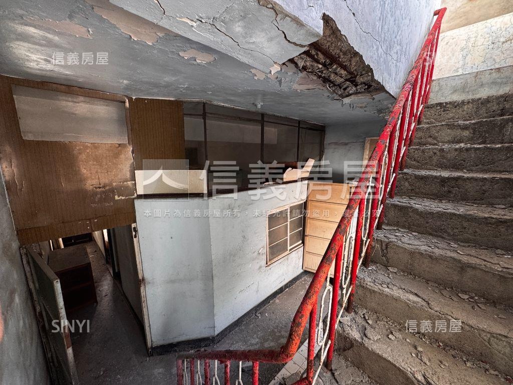 中央公園大地坪雙透天房屋室內格局與周邊環境