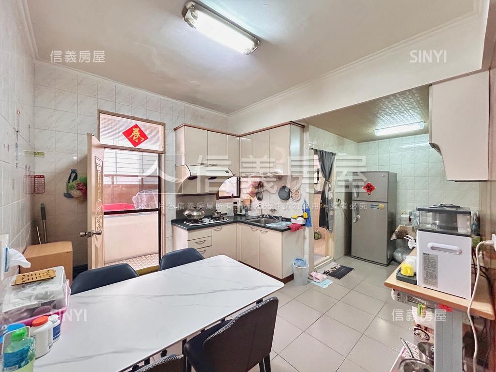寬敞明亮高樓中港美居房屋室內格局與周邊環境