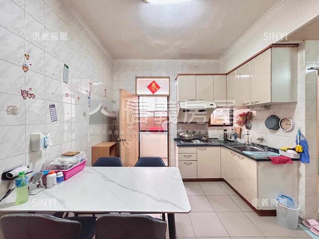 寬敞明亮高樓中港美居房屋室內格局與周邊環境