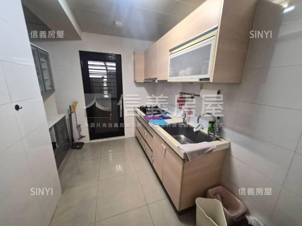 近興大三房邊間雙平車位房屋室內格局與周邊環境