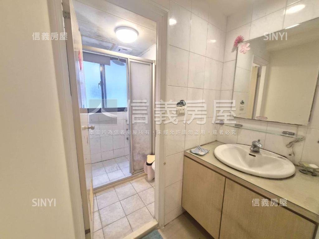 近興大三房邊間雙平車位房屋室內格局與周邊環境