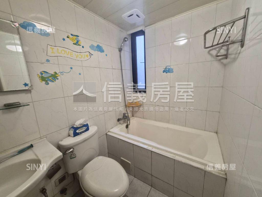 近興大三房邊間雙平車位房屋室內格局與周邊環境