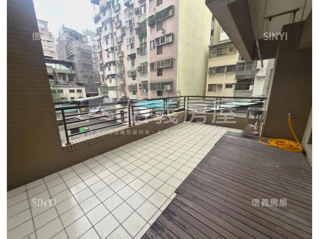 近興大三房邊間雙平車位房屋室內格局與周邊環境