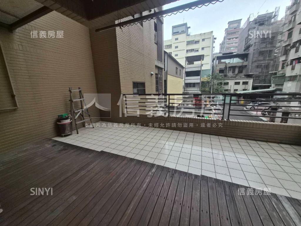 近興大三房邊間雙平車位房屋室內格局與周邊環境