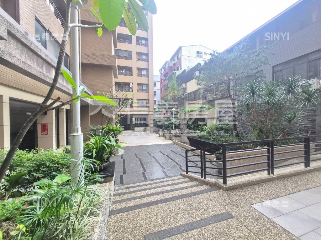 近興大三房邊間雙平車位房屋室內格局與周邊環境