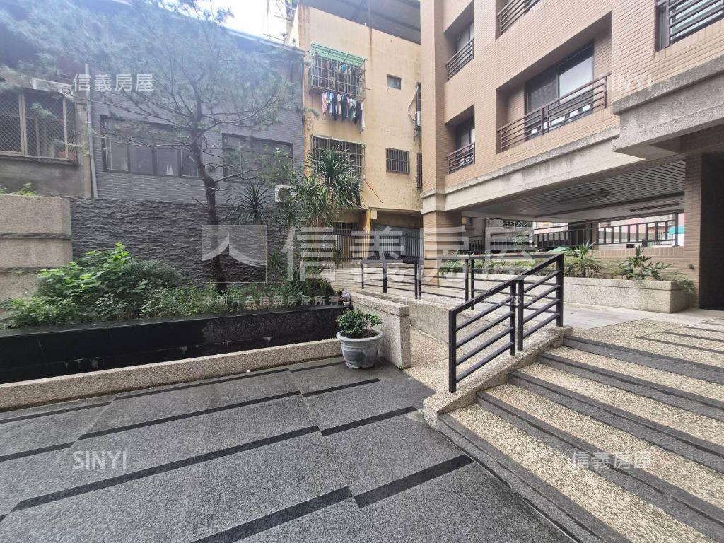 近興大三房邊間雙平車位房屋室內格局與周邊環境