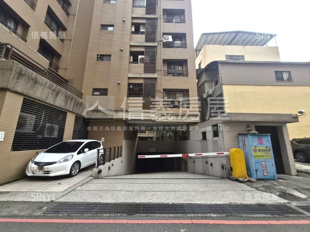 近興大三房邊間雙平車位房屋室內格局與周邊環境