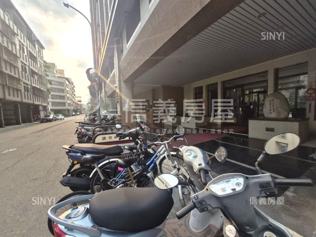 近興大三房邊間雙平車位房屋室內格局與周邊環境