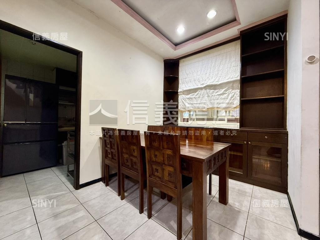 淺水灣山莊邊間車位透天房屋室內格局與周邊環境