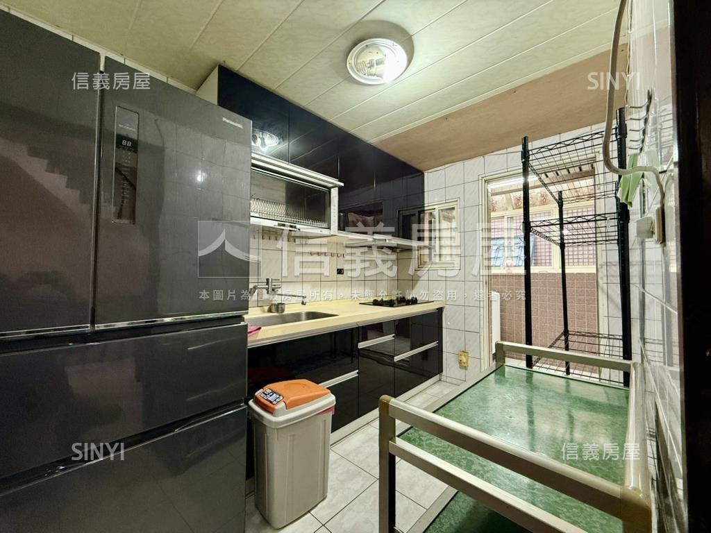 淺水灣山莊邊間車位透天房屋室內格局與周邊環境