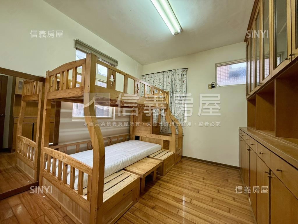 淺水灣山莊邊間車位透天房屋室內格局與周邊環境