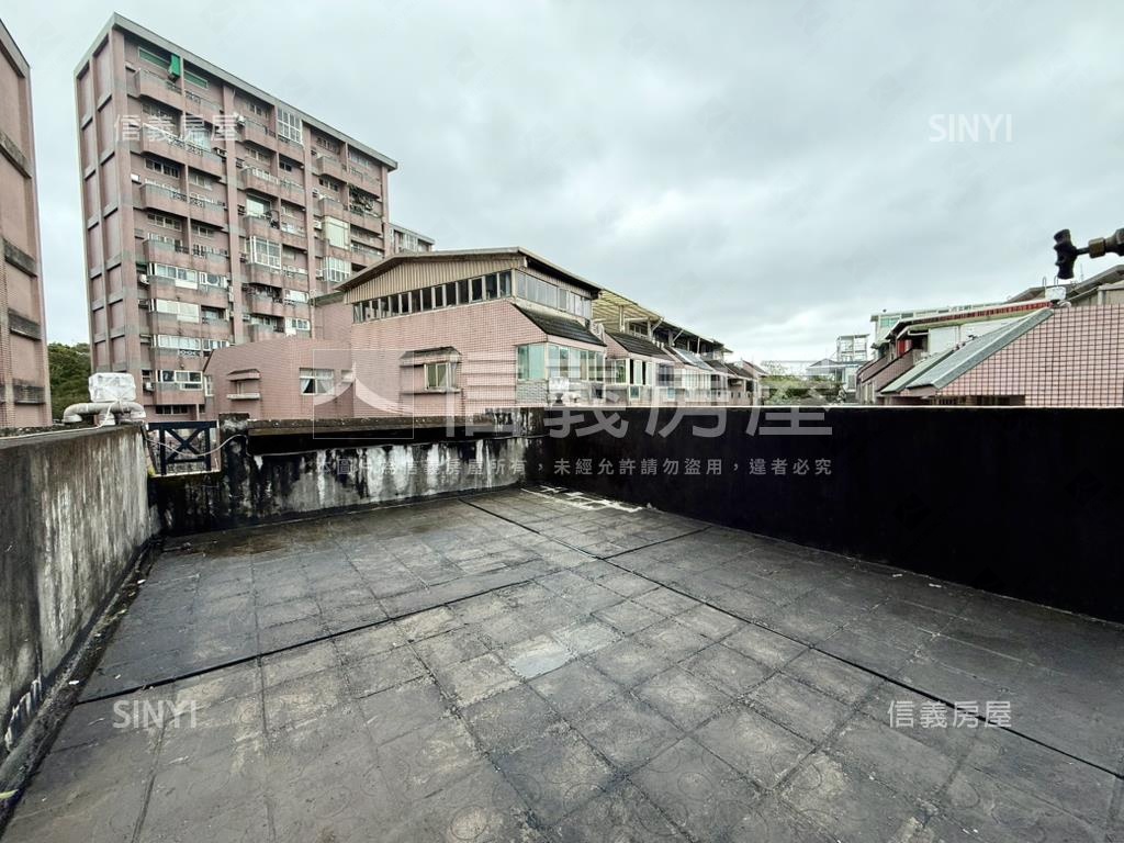 淺水灣山莊邊間車位透天房屋室內格局與周邊環境