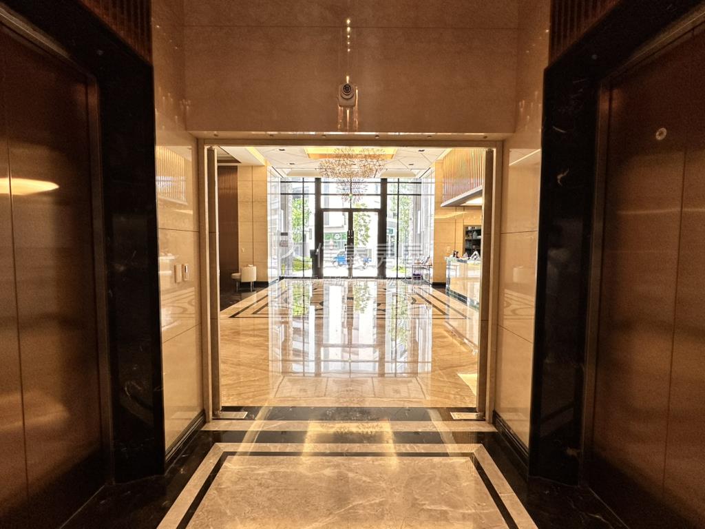 元信國翠。北歐房屋室內格局與周邊環境