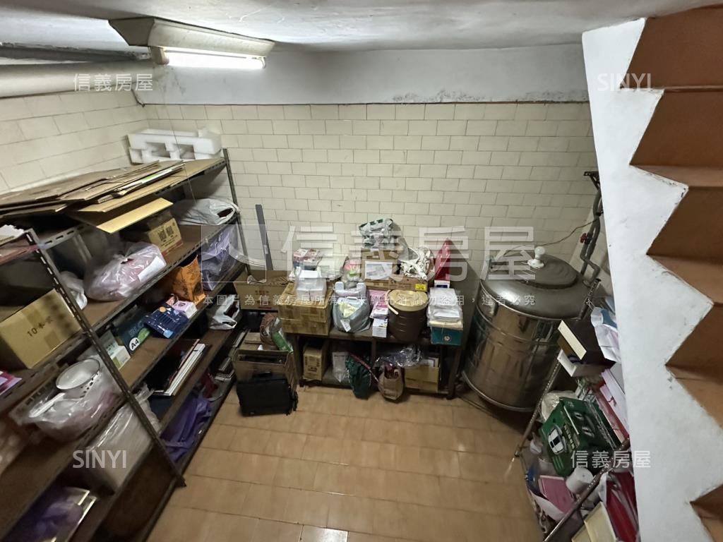 後驛近捷運邊間角店房屋室內格局與周邊環境