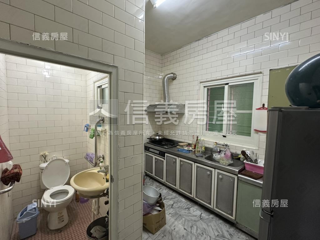 後驛近捷運邊間角店房屋室內格局與周邊環境